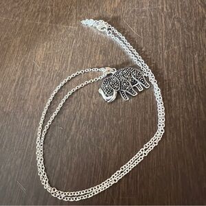 Silver tone Elephant Pendant Necklace Roughly 18"
